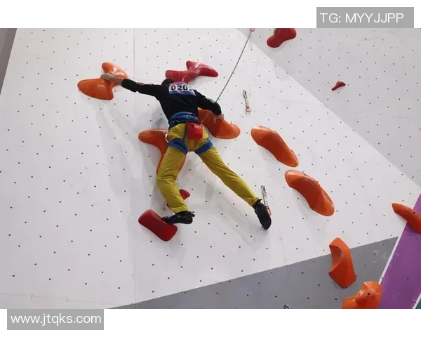 成都攀岩队与西安攀岩队赛后复盘探讨灵活性表现与战术调整